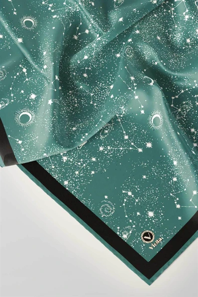 Twill Galaksi Desenli Petrol Yeşili Renkli 90x90 Eşarp (İpek İçermez) Kenar Dikiş Şekli El Dikişli - Resim 3
