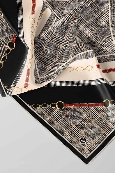 Twill Kemer ve Zincir Detaylı Ekose Desenli Siyah Renkli 90x90 Eşarp (İpek İçermez) Kenar Dikiş Şekli El Dikişli - Resim 3