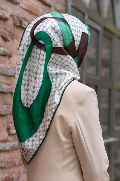 100% Twill Geometrik Halka Desenli Zümrüt Yeşili - Kahverengi  Renkli 90x90 Dikim Şekli : El Dikişi Eşarp ürün görseli