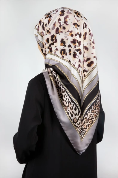 Twill Kemerli ve Leopar Desenli Gri Renkli 90x90 Eşarp (İpek İçermez) Dikim Şekli : El Dikişi ürün görseli