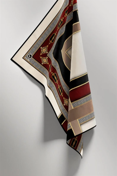 Twill Gold Detaylı ve Antik Motif Desenli Bordo Renkli 90x90 Eşarp (İpek İçermez) Kenar Dikiş Şekli El Dikişli - Resim 5