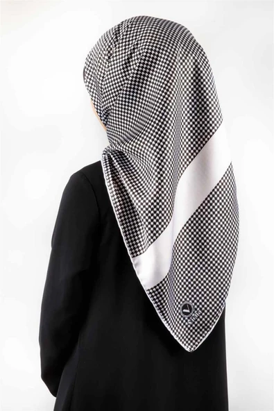 Twill Kazayaklı Şerit Desenli Krem Renkli 90x90 Eşarp (İpek İçermez) Dikim Şekli : El Dikişi ürün görseli