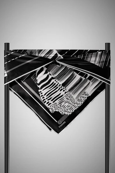 %100 Twill İpek Geometrik Desenli Siyah - Beyaz Renkli 90x90 Eşarp Dikim Şekli : El Dikişi - Resim 5