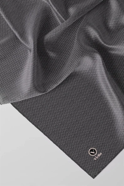 Twill Dokulu Düz Renk Desenli Gri Renkli 90x90 Eşarp (İpek İçermez) Kenar Dikiş Şekli El Dikişli ürün görseli