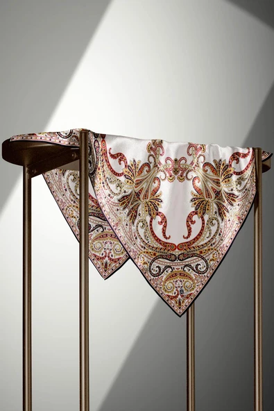 %100 Twill İpek Şal Desenli Siyah - Krem Renkli 90x90 Eşarp Dikim Şekli : El Dikişi - Resim 4