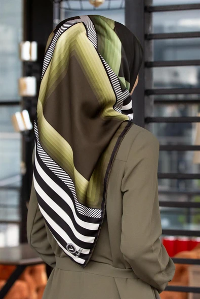 Twill Geometrik Desenli Haki Renkli 90x90 Eşarp (İpek İçermez) Kenar Dikiş Şekli El Dikişli ürün görseli