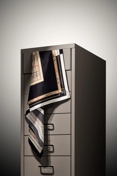 %100 Twill İpek Ekose Desenli Siyah Renkli 90x90 Eşarp Dikim Şekli : El Dikişi - Resim 4