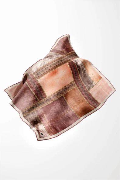Twill Dokulu Ve Geometrik Desenli Pudra Renkli 90x90 Eşarp (İpek İçermez) Dikim Şekli : El Dikişi - Resim 4