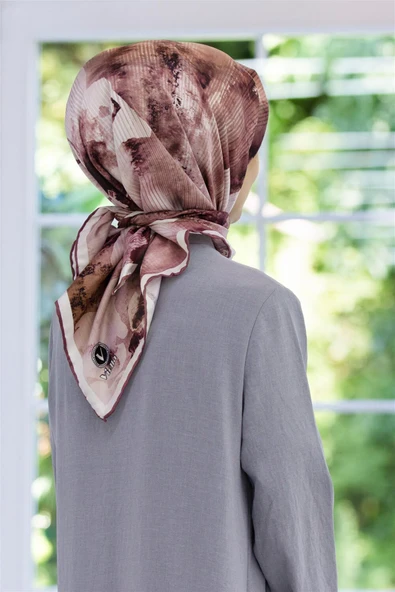 Twill Batik Desenli Gül Kurusu Renkli 90x90 Eşarp (İpek İçermez) Dikim Şekli : El Dikişi ürün görseli