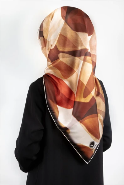 Twill Geometrik Batik Desenli Hardal Renkli 90x90 Eşarp (İpek İçermez) Kenar Dikiş Şekli El Dikişli ürün görseli