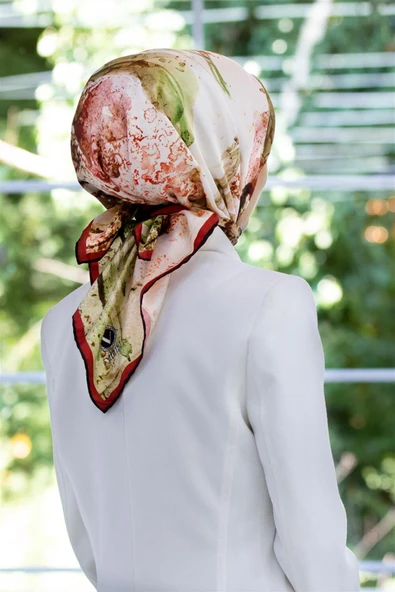 Rayon Sulu Boyalı Çiçek Desenli Bordo Renkli 90x90 Eşarp (İpek İçermez) Kenar Dikiş Şekli El Dikişli ürün görseli