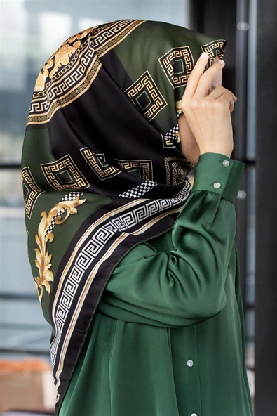 Twill Barok Desenli Zümrüt Yeşili Renkli 90x90 Eşarp (İpek İçermez) Kenar Dikiş Şekli El Dikişli ürün görseli
