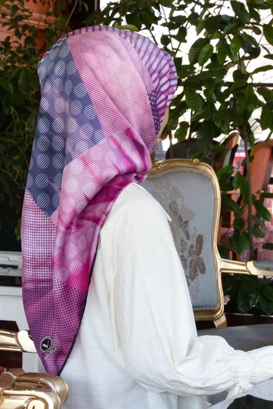 Twill Geometrik Desenli Mor Renkli 90x90 Eşarp (İpek İçermez) Kenar Dikiş Şekli El Dikişli ürün görseli 1