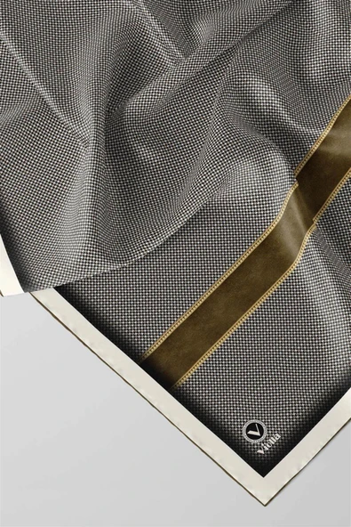 Twill Geometrik ve Kemer Desenli Sütlü Kahve Renkli 90x90 Eşarp (İpek İçermez) Dikim Şekli : El Dikişi - Resim 4
