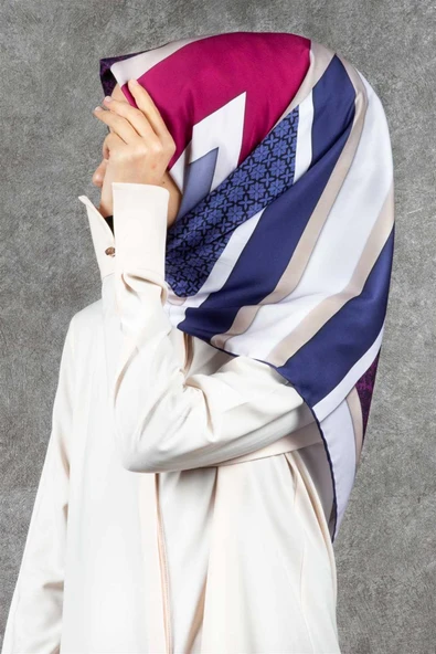 Twill Geometrik Barok Desenli Mürdüm - Lacivert Renkli 90x90 Eşarp (İpek İçermez) Kenar Dikiş Şekli El Dikişli ürün görseli