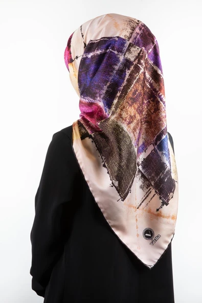 Twill Yamalı Ve Geometrik Desenli Lila Renkli 90x90 Eşarp (İpek İçermez) Dikim Şekli : El Dikişi ürün görseli