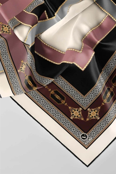 Twill Gold Detaylı ve Antik Motif Desenli Pudra Renkli 90x90 Eşarp (İpek İçermez) Kenar Dikiş Şekli El Dikişli - Resim 3