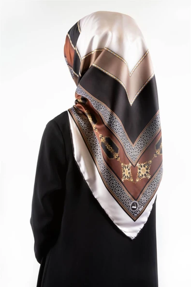 Twill Gold Detaylı ve Antik Motif Desenli Taba - Bej Renkli 90x90 Eşarp (İpek İçermez) Kenar Dikiş Şekli El Dikişli ürün görseli