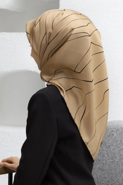 %100 Twill İpek Çizgi Desenli Bej - Siyah Renkli 90x90 Eşarp Dikim Şekli : El Dikişi ürün görseli 1