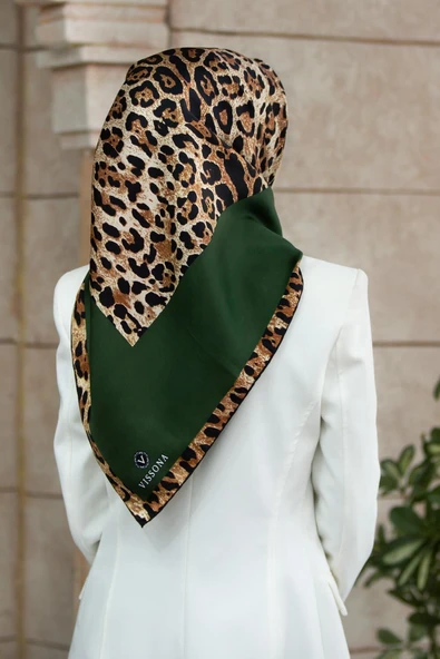 %100 Twill İpek Leopar Desenli Zümrüt Yeşili Renkli 90x90 Eşarp Dikim Şekli : El Dikişi ürün görseli 1