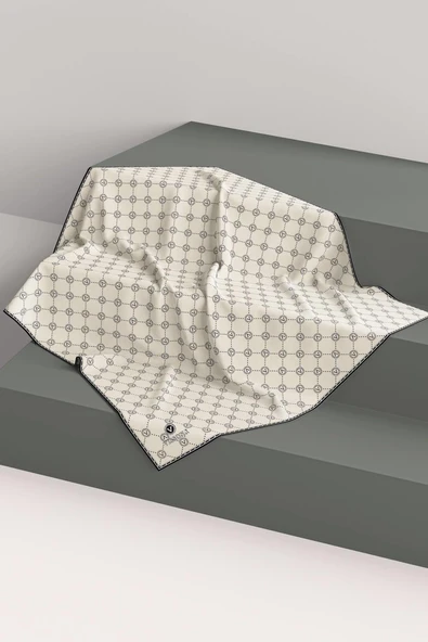 %100 Twill İpek Monogram Desenli Krem - Siyah Renkli 90x90 Eşarp Dikim Şekli : El Dikişi - Resim 6