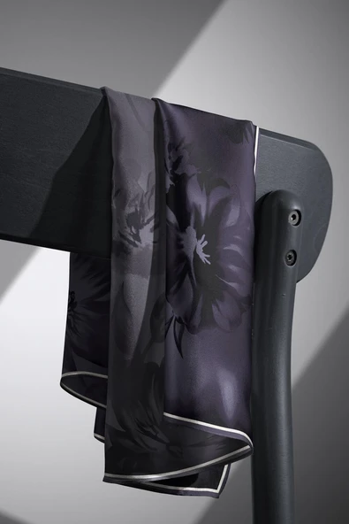 % 57 İPEK % 43 VİSKON Twill İpek Çiçek Desenli Füme Renkli 90x90 Dikim Şekli : El Dikişi Eşarp - Resim 5