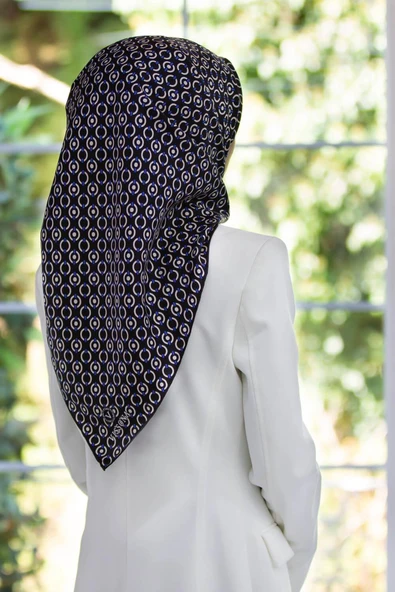 %100 Twill İpek Zincir Desenli Siyah - Saks Renkli 90x90 Eşarp Kenar Dikiş Şekli El Dikişli ürün görseli