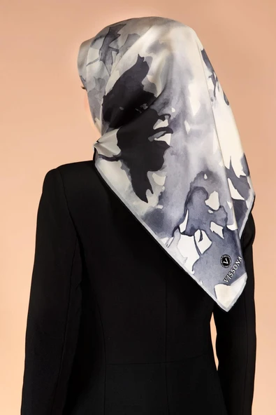 %100 Twill İpek Yaprak Desenli Gri Renkli 90x90 Eşarp Dikim Şekli : El Dikişi - Resim 5