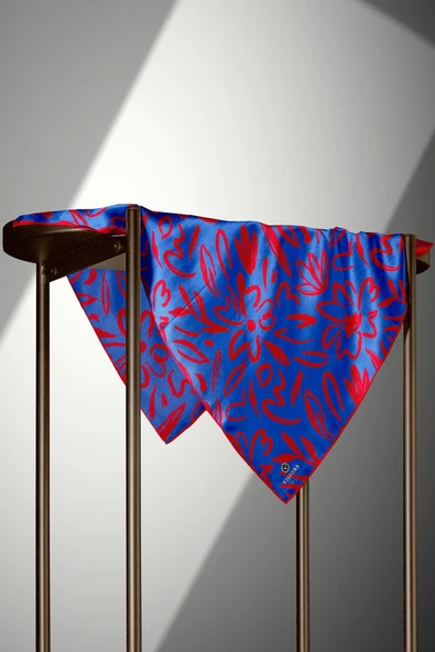 %100 Twill İpek Büyük Çiçek Desenli Saks - Kırmızı Renkli 90x90 Eşarp Dikim Şekli : El Dikişi - Resim 3