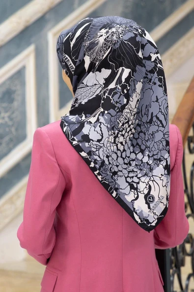 %100 Twill İpek Yaprak Desenli Gri - Siyah Renkli 90x90 Eşarp Dikim Şekli : El Dikişi ürün görseli