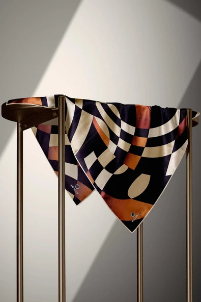 %100 Twill İpek Geometrik Desenli Taba - Bej Renkli 90x90 Eşarp Dikim Şekli : El Dikişi - Resim 6