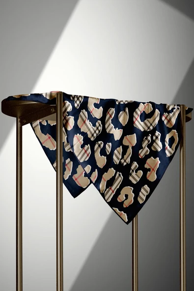 %100 Twill İpek Leopar Desenli Lacivert - Bej Renkli 90x90 Eşarp Dikim Şekli : El Dikişi - Resim 4