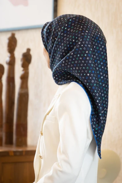 %100 Twill İpek Çıtır Motif Desenli Lacivert - İndigo Renkli 90x90 Eşarp Dikim Şekli : El Dikişi ürün görseli