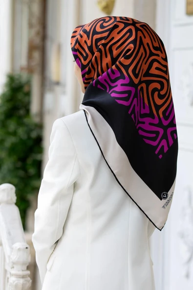 100% Twill İpek Bordürlü Dalga Desenli Fuşya - Turuncu Renkli 90x90 Dikim Şekli : El Dikişi Eşarp ürün görseli