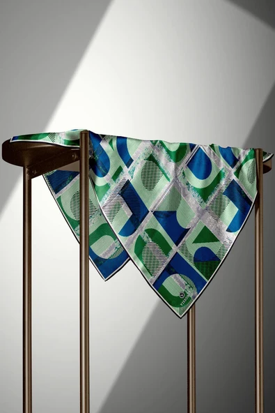 %100 Twill İpek Geometri Desenli Saks - Zümrüt Yeşili Renkli 90x90 Eşarp Kenar Dikiş Şekli El Dikişli - Resim 4