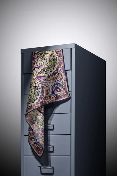 100% Twill İpek Etnik Desenli Lacivert - Haki Renkli 90x90 Dikim Şekli : El Dikişi Eşarp - Resim 4