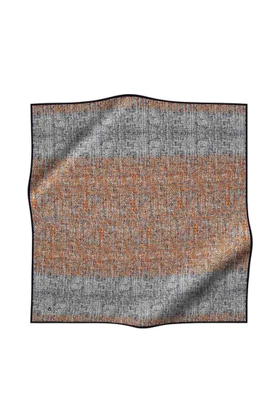 %100 Twill İpek Dokulu Desen Turuncu - Siyah Renkli 90x90 Eşarp Kenar Dikiş Şekli El Dikişli ürün görseli