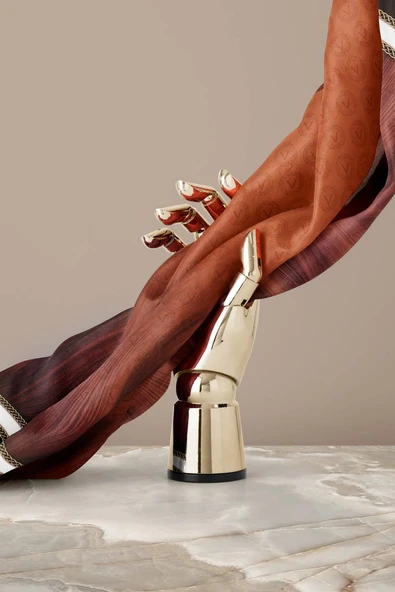 100% Twill İpek Monogram Desenli Taba Renkli 90x90 Dikim Şekli : El Dikişi Eşarp - Resim 6