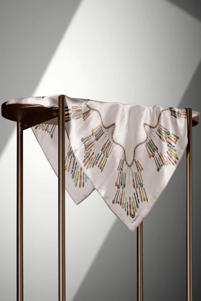 %100 Twill İpek Zincir Desenli Krem Renkli 90x90 Eşarp Dikim Şekli : El Dikişi - Resim 4