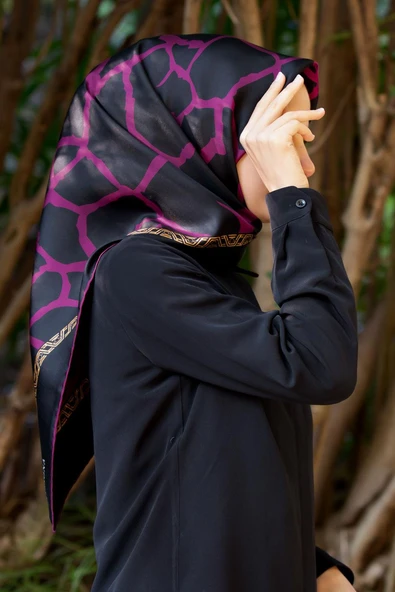 %100 Twill Taş Desenli Mürdüm - Siyah Renkli 90x90 Eşarp Dikim Şekli: El Dikişi ürün görseli 1