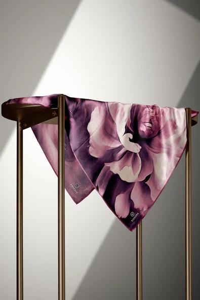 %100 Twill İpek Yaprak Desenli Pembe Renkli 90x90 Eşarp Dikim Şekli : El Dikişi - Resim 6