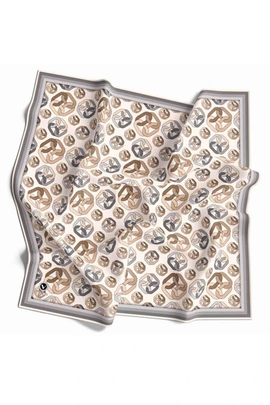 Kristal Zincir Motif Desenli Gri - Krem Renkli 90x90 Eşarp (İpek İçermez) Kenar Dikiş Şekli El Dikişli ürün görseli