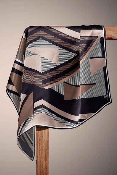 %100 Twill İpek Geometrik Desenli Bej - Siyah Renkli 90x90 Eşarp Dikim Şekli : El Dikişi - Resim 4