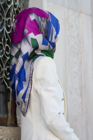 %100 Twill İpek Geometrik Desenli Fuşya - Saks Kabuğu Renkli 90x90 Eşarp Dikim Şekli : El Dikişi ürün görseli