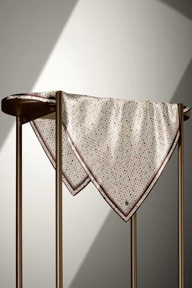 %100 Twill İpek Çıtır Desenli Krem - Kahverengi Renkli 90x90 Eşarp Dikim Şekli : El Dikişi - Resim 4