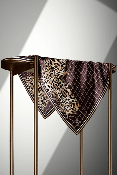 %100 Twill İpek Leopar Desenli Sütlükahverengi Renkli 90x90 Eşarp Dikim Şekli : El Dikişi - Resim 4