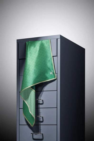 % 57 İPEK % 43 VİSKON Twill İpek Monogram Desenli Zümrüt Yeşili Renkli 90x90 Eşarp Dikim Şekli : El Dikişi - Resim 5