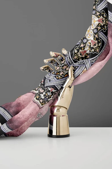 %100 Twill İpek Şal Desenli Pudra - Siyah Renkli 90x90 Eşarp Dikim Şekli : El Dikişi - Resim 4