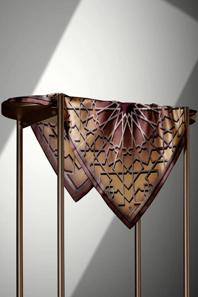 %100 Twill Türk Motifi  Desenli Camel - Bej Renkli 90x90 Eşarp Dikim Şekli: El Dikişi - Resim 4