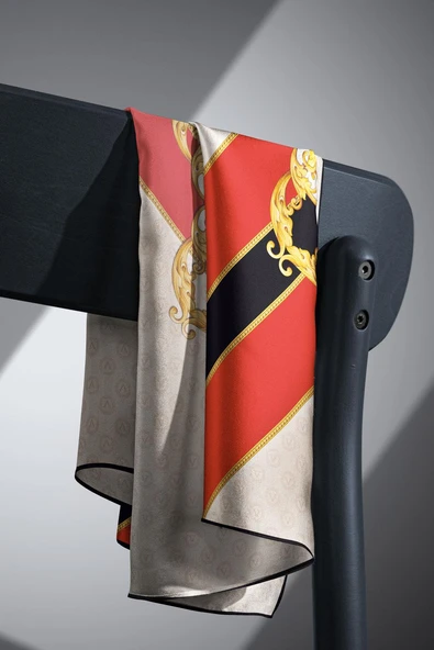 %100 Twill İpek Monogram Ve Barok Desenli Kırmızı - Krem Renkli 90x90 Eşarp Dikim Şekli : El Dikişi - Resim 5